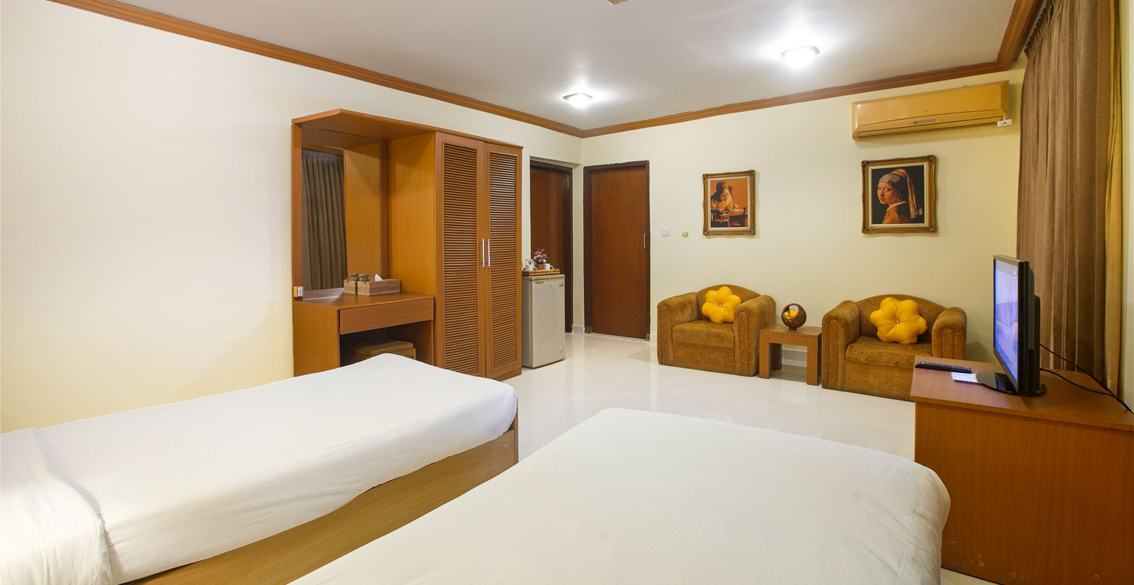 Twin Deluxe Room